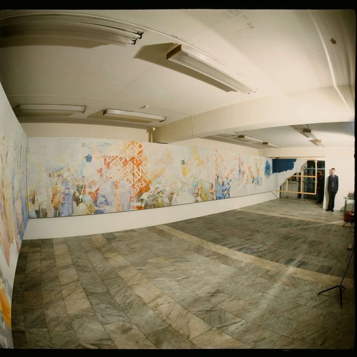 Экспозиция выставки «Последняя демонстрация». 1992 год. Фото: VLADEY