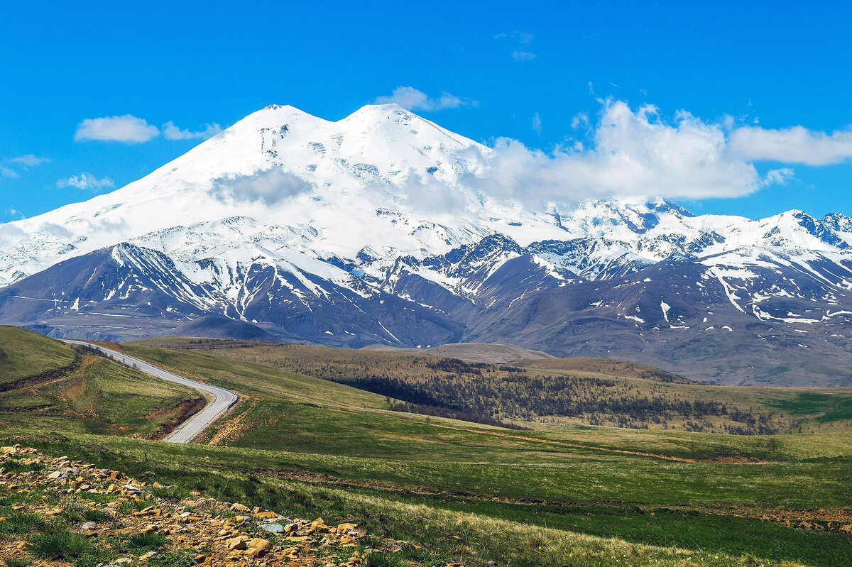 ®™ фото из интернета | 🌄 Эльбрус ⛰️ – жемчужина Кавказских гор: история, восхождения и маршруты одного из самых живописных мест России 🏕️