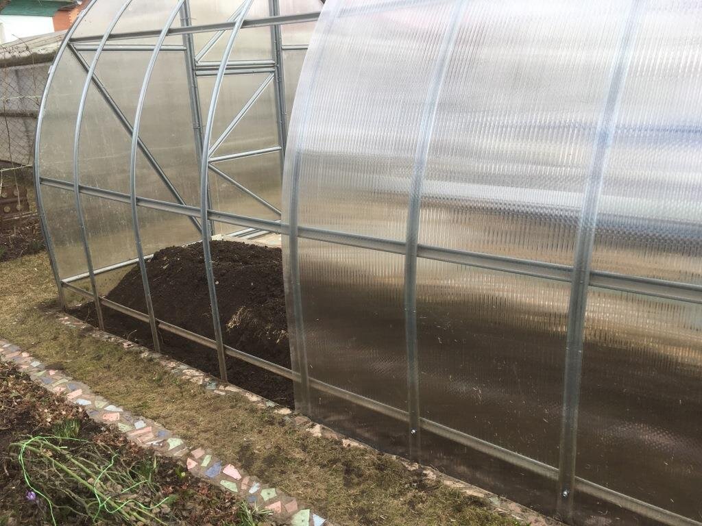 Садовые дорожки из кирпича. Старый холодильник на даче. Где использовать старый. Мозаичный декор для сада. Где использовать старый.