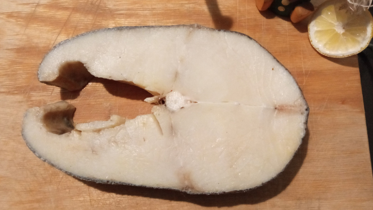 Вот такими стейками продается масляная рыба