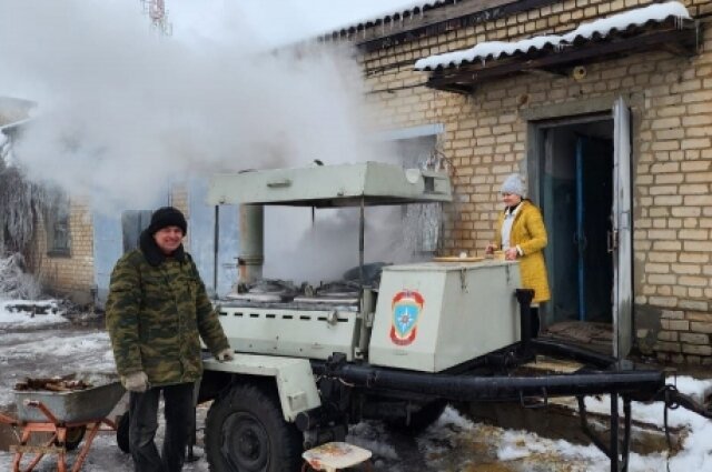    Еду пациентам готовят с помощь. полевой кухни. Фото: администрация Котельниковского района