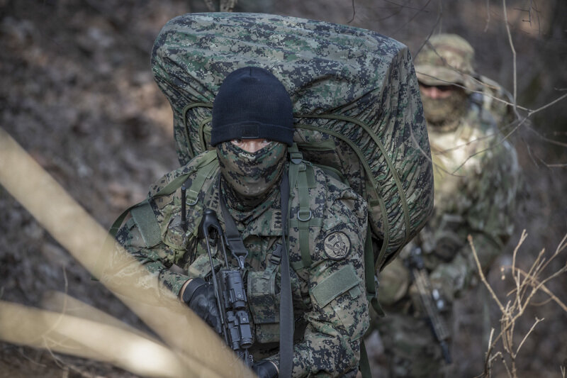    Когда ты на поле боя, то отношения складываются иначе. Фото: © Defense Ministry Keystone Press Agency/Globallookpress.