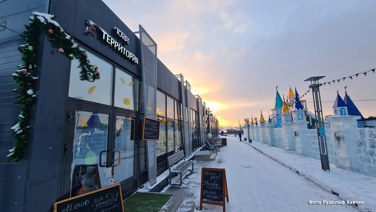 А это русские названия. Кафе "Территория" и кафе "Кавказская пленница" и ещё Сибирский Зоопарк. Итого 3 из 10. г.Иркутск. P.S. Кафе "Территория" моё. 