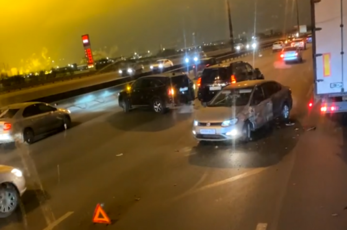    Утром 12 февраля на КАД перед вантовым мостом произошли сразу 4 ДТП