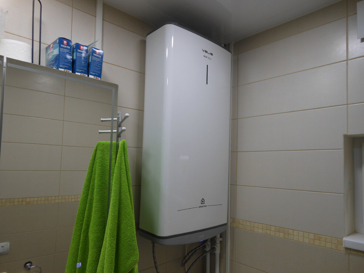 Так выглядит на своём месте водогрей Ariston.