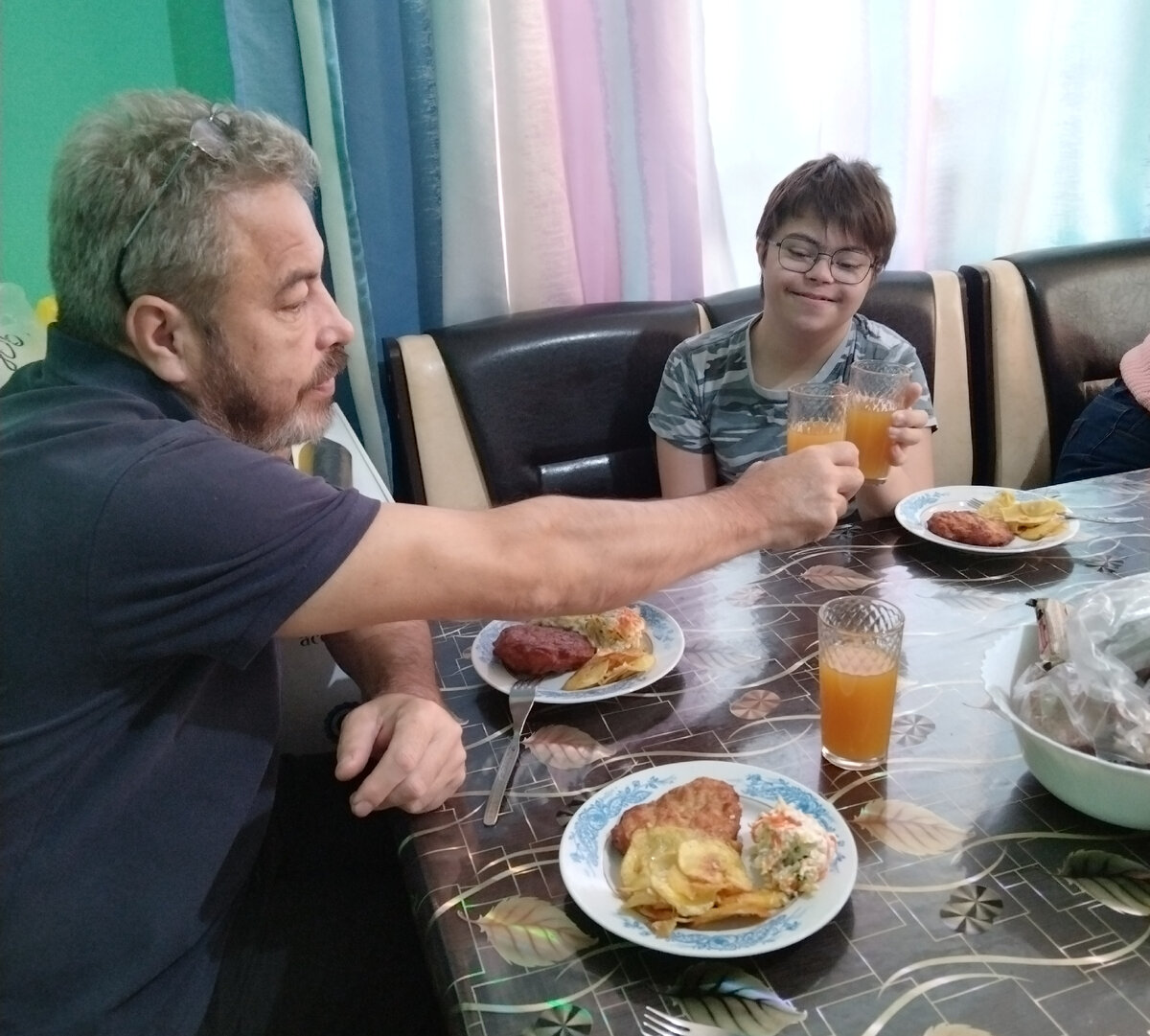 не нравится. я вчера поймал вот такую рыбу. если я вам не нравлюсь. не вот такая. не вот такая.