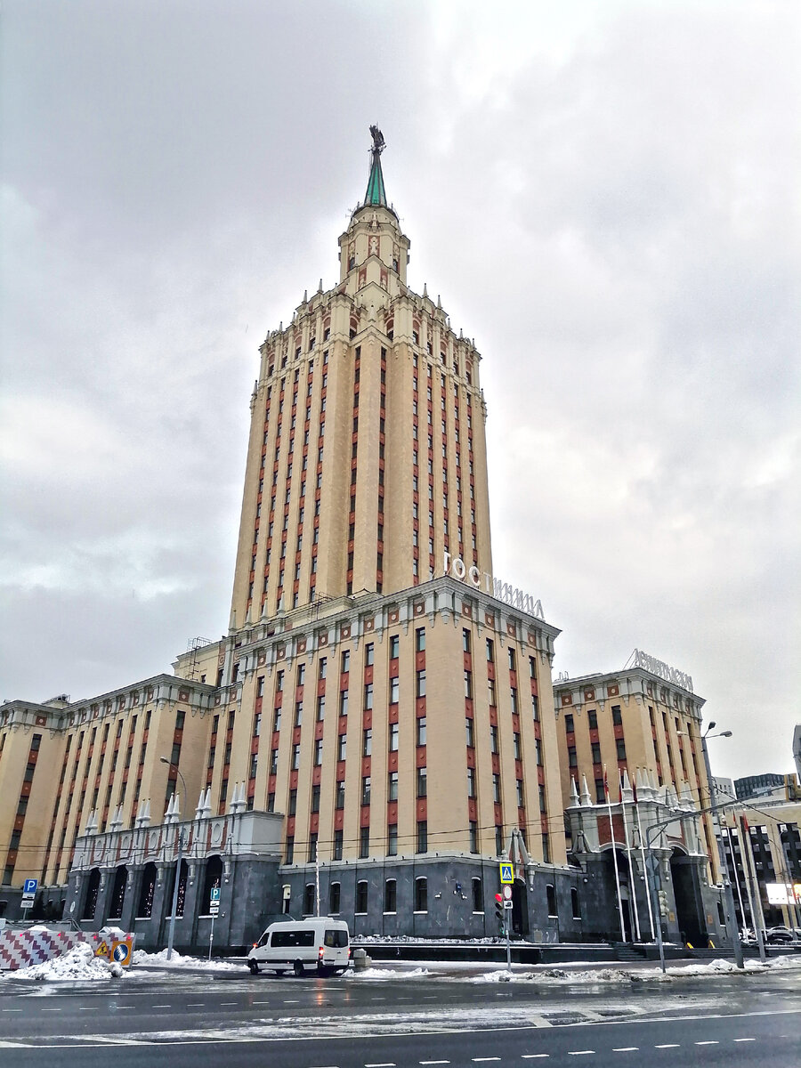 Гостиница «Ленинградская» (Москва, Каланчёвская ул., д. 21/40).