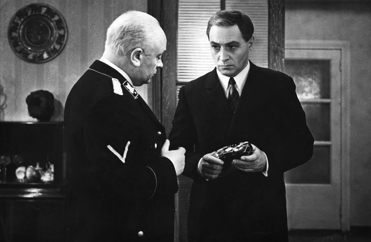 анекдоты про штирлица. штандартенфюрер макс отто фон штирлиц. анекдоты про штирлицов. анекдоты про штирлица лучшие. штирлиц 17 мгновений весны в шляпе.