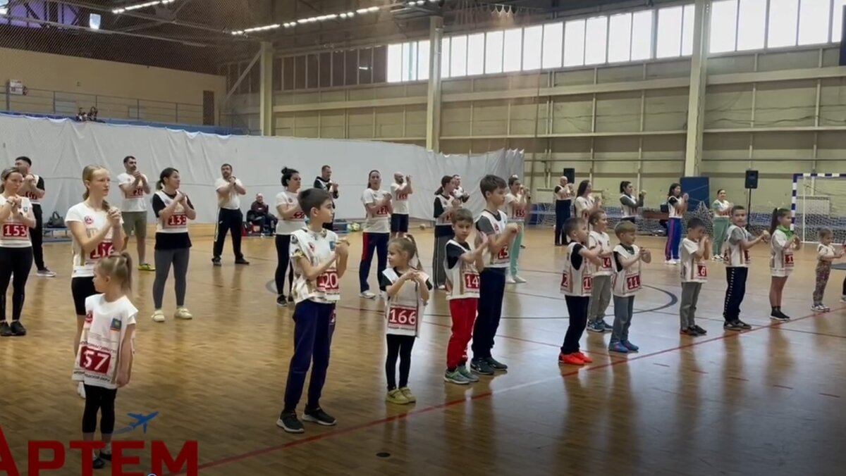     В Артёме прошли спортивные соревнования «Семьи первых. Сдаём ГТО» — в рамках федерального проекта «Всей семьей». Глава Артёмовского городского округа Вячеслав Квон посетил мероприятие.