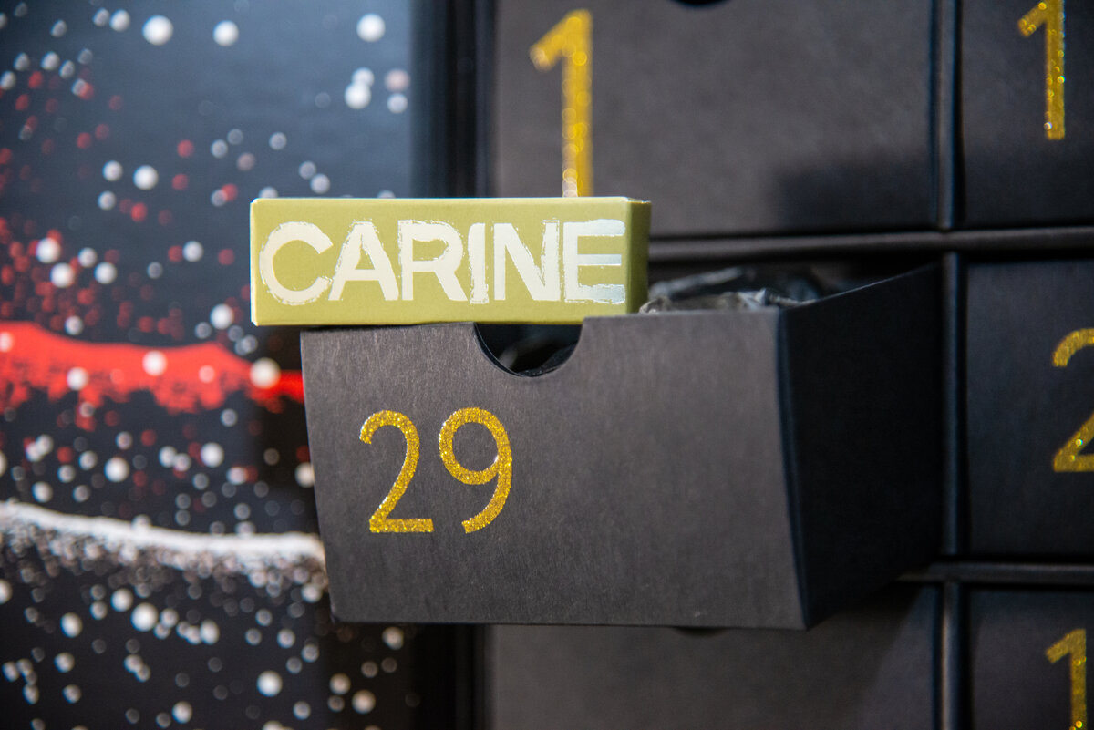 гуччи бай гуччи 30 мл. туалетная вода женская cacnarel promes. парфюмерия. тестер гуччи бай гуччи. девушка в магазине духов.