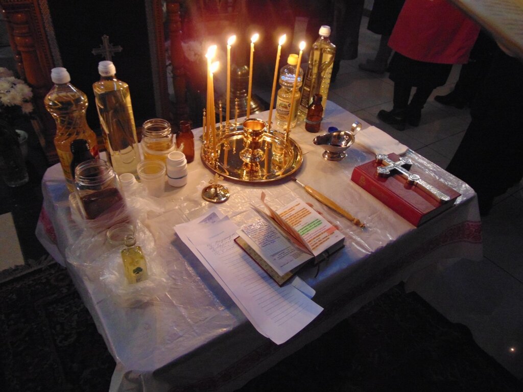 Таинство соборования что это. Таинство Елеосвящения Соборование. Таинство Святого елея Соборование. Соборование облачение священника.