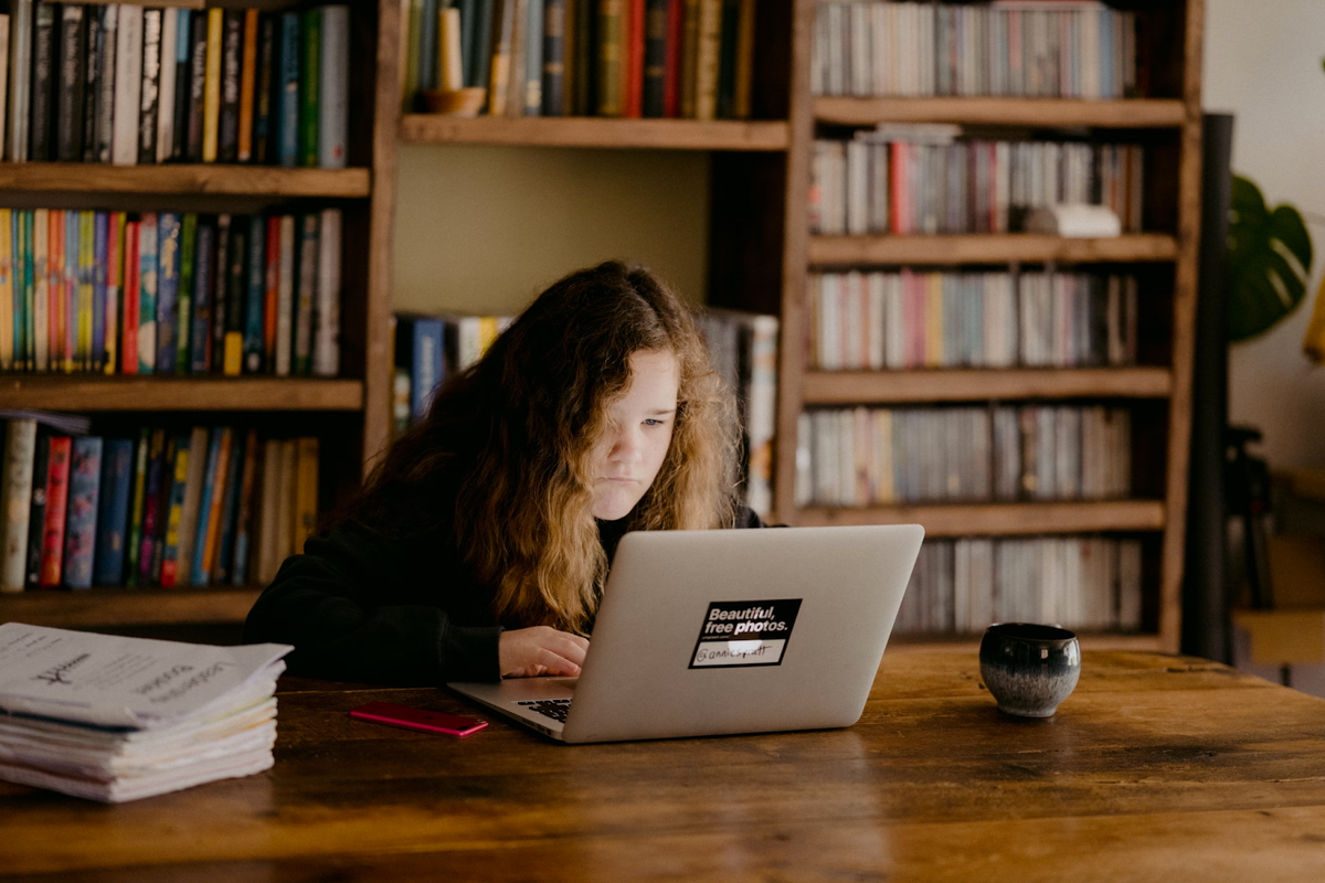 https://unsplash.com/photos/woman-in-black-long-sleeve-shirt-using-macbook-air-on-brown-wooden-table-CV3nkG7XIwg