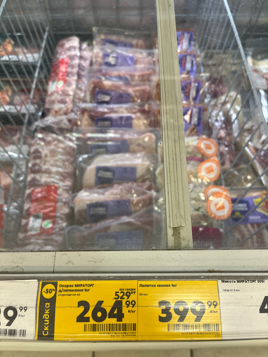 Открытие супермаркета. Колбаса в пятерочке ассортимент. Москва, улица маршала федоренко 12. Новогодняя реклама пятерочка. Пятерочка 2 января.