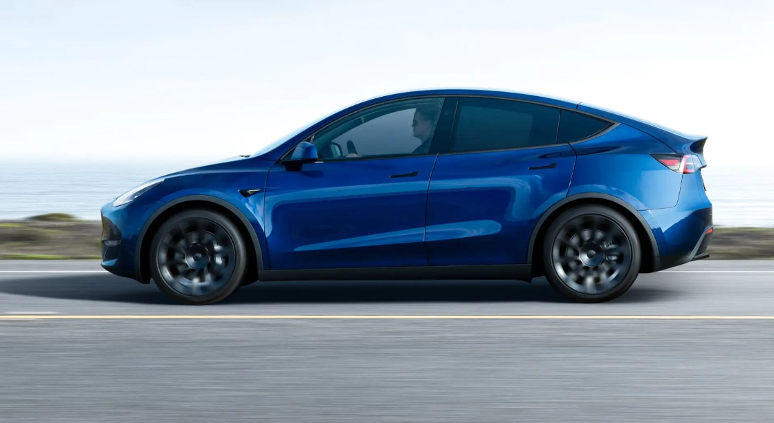 Tesla Model Y (2023) синего цвета фото: Тесла 
