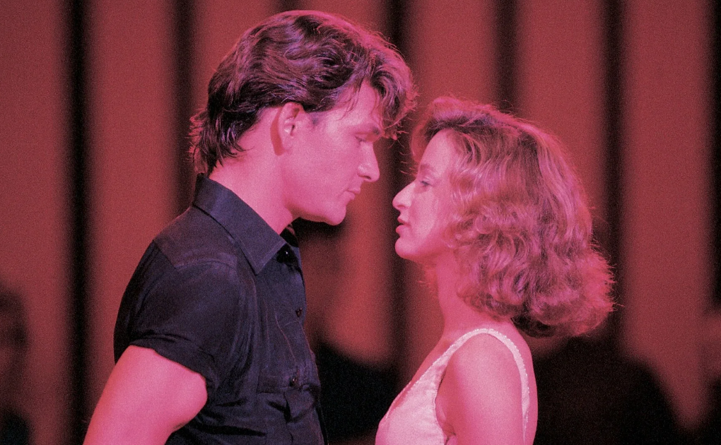 Трудно поверить, но с момента выхода культового романтического фильма "Грязные танцы" прошло уже почти 37 лет.-9