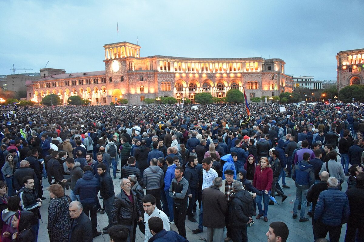 Митинг на Площади Республики в Ереване, апрель 2018 года.