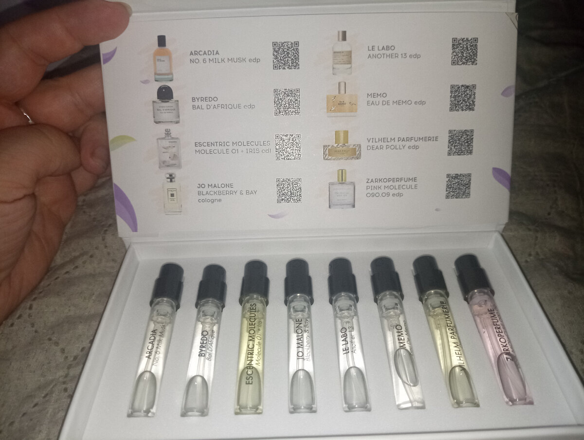 Вот этот набор - очень удачный! Присмотрела себе один аромат к покупке точно! И младшая себе выбрала один 