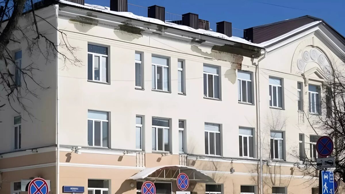     Тюменские власти выставили на торги здание бывшей инфекционной больницы в Тюмени, расположенное на улице Ленина. Начальная цена была поднята на 36 миллионов рублей.