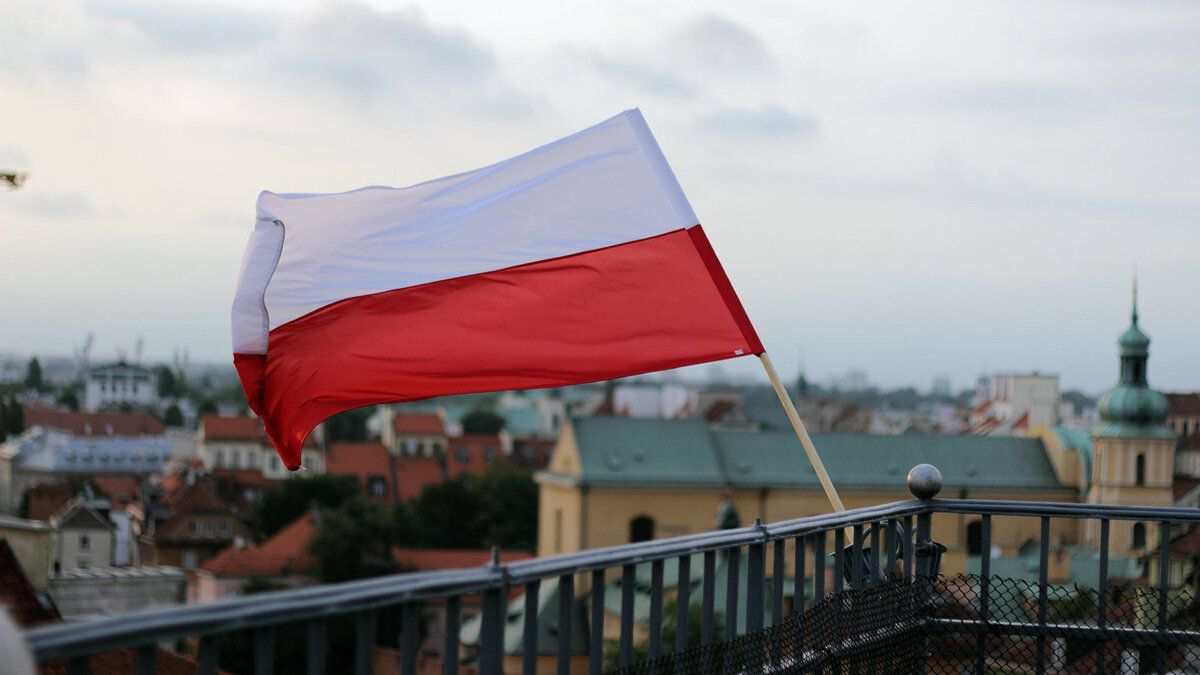    Польский флаг, ВаршаваCC BY-SA 2.0 / Lukas Plewnia / Flaga Polski