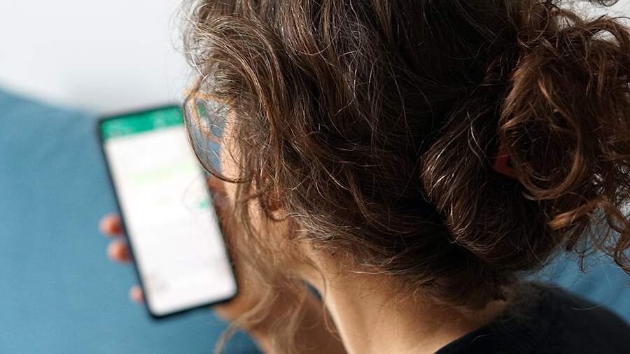 смешной кот открывает двери. что произошло с котом твиксом. кот открываетжверь ногоц. что произошло с котом твиксом. что произошло с котом твиксом.