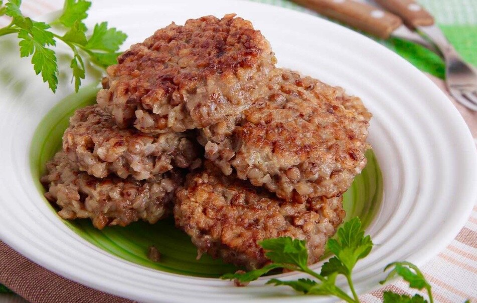 Биточки из гречки.