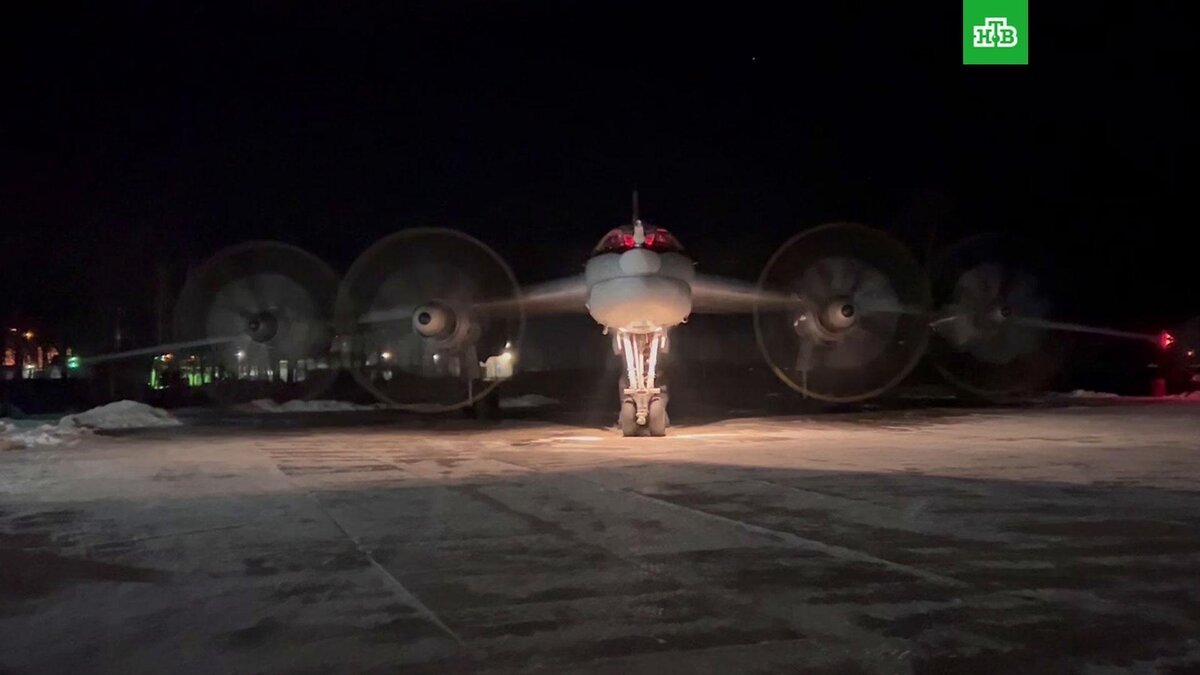    Российские ракетоносцы пролетели над Беринговым и Чукотским морями