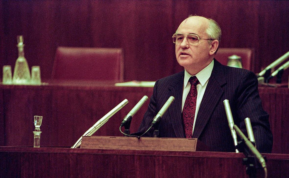 М с горбачев 1986. Горбачев 1991.