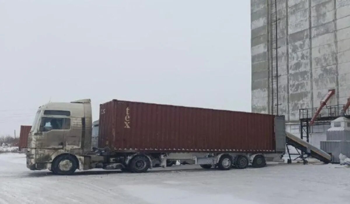 Фура. Источник: ufa.aif.ru Автор фото: официальная страница Радий Хабирова в соцсети