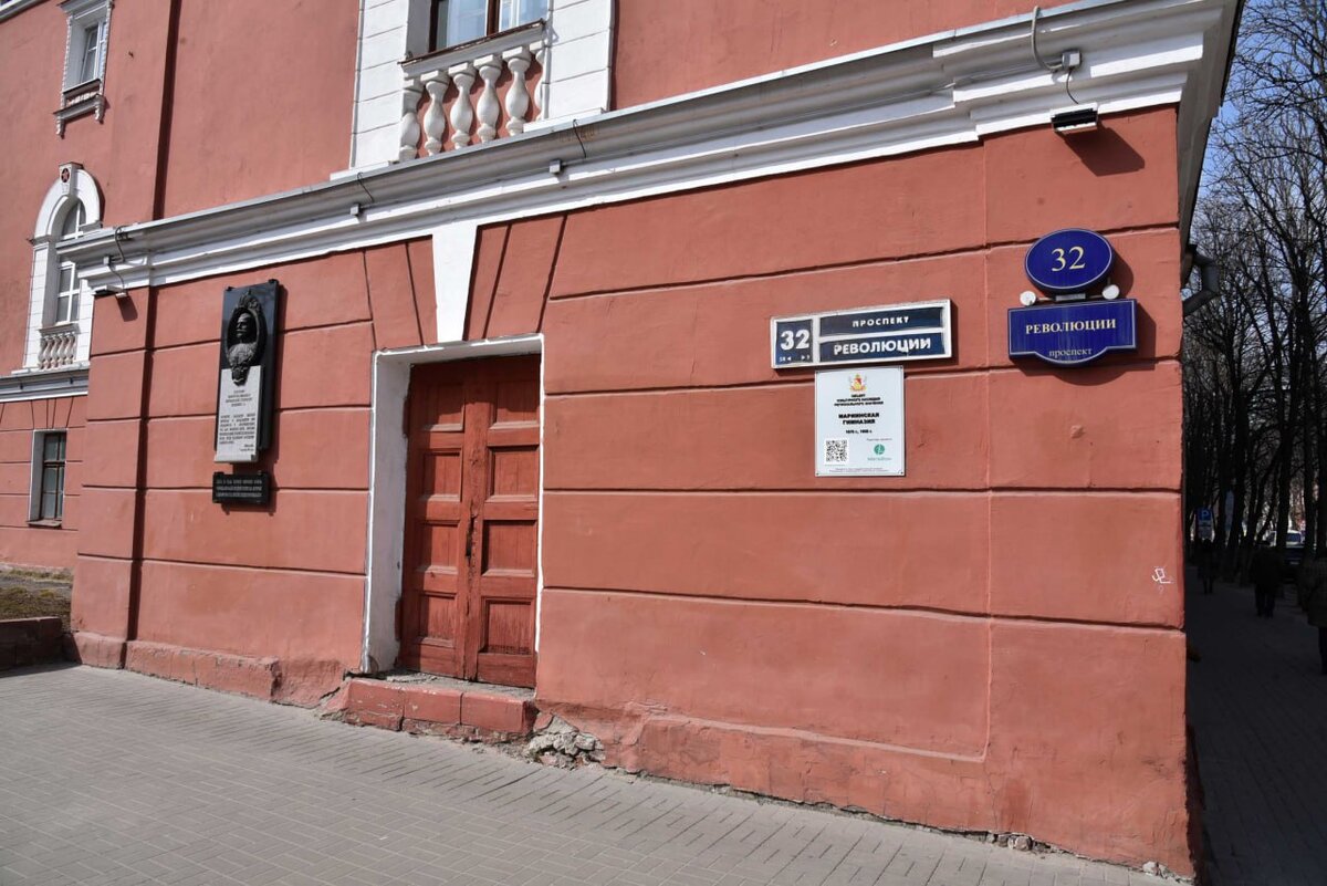 Перенсона 20 дом офицеров. Дом офицеров брест. Дом офицеров касса. Дом офицеров новосибирского гарнизона. Дом офицеров санкт-петербург сцена.