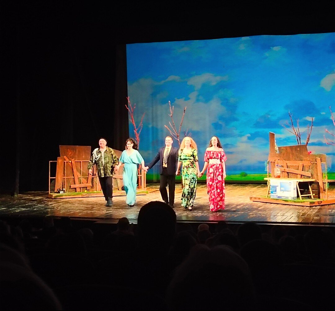 Ожившая картинка со спектакля "Дураки, вы, мужики!"