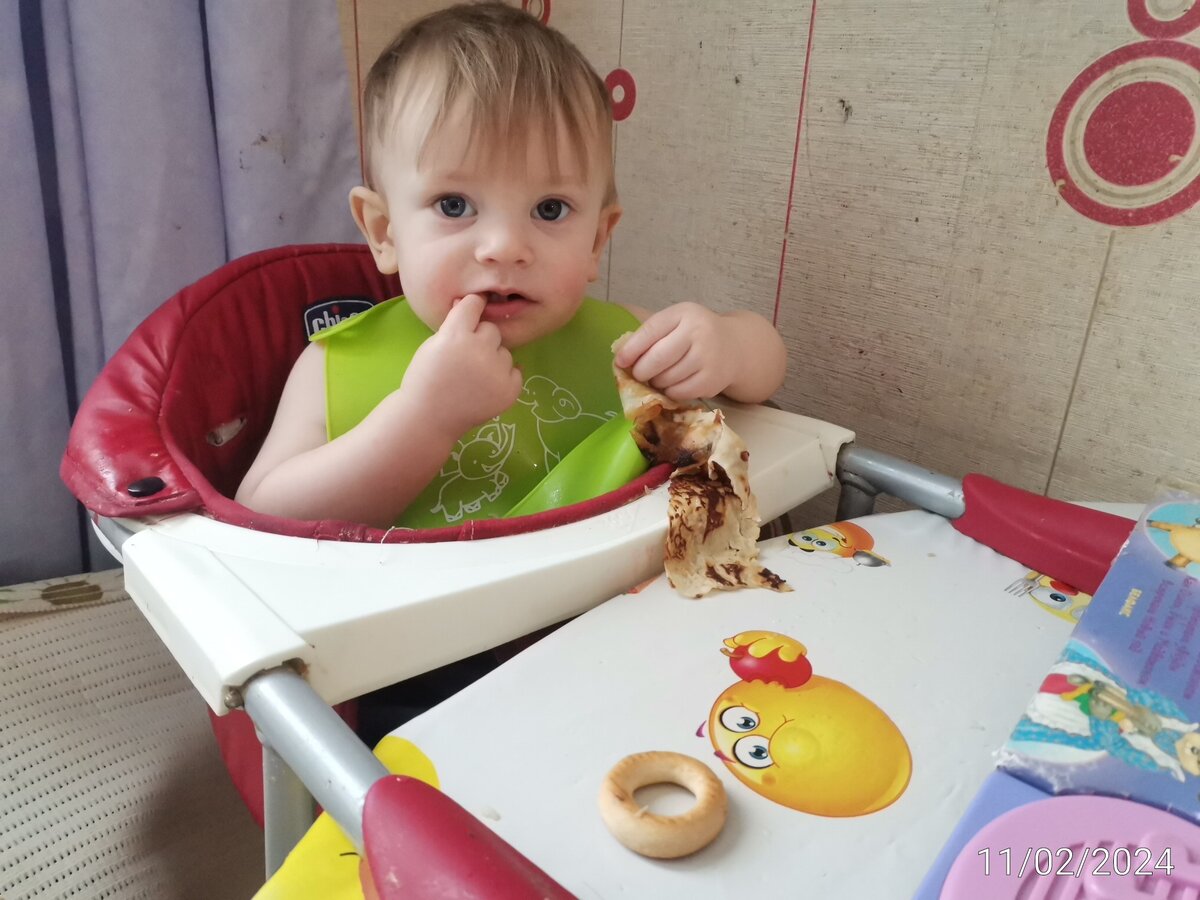 Костя только поднадкусывает