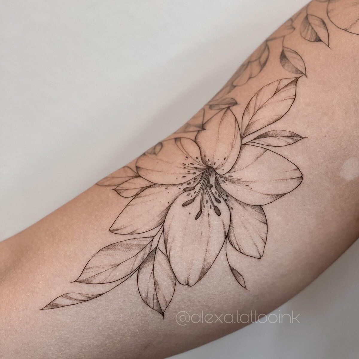 Реализм реализм чикано. Эскизы тату для девушек. Что означает тату женщина. Татуировки женские со смыслом. Тату девушка с животным.