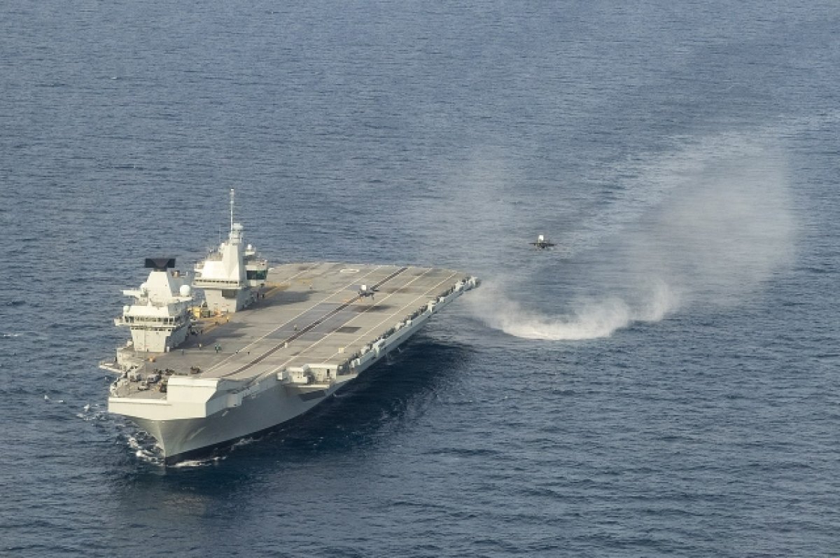    Авианосец HMS Queen Elizabeth.