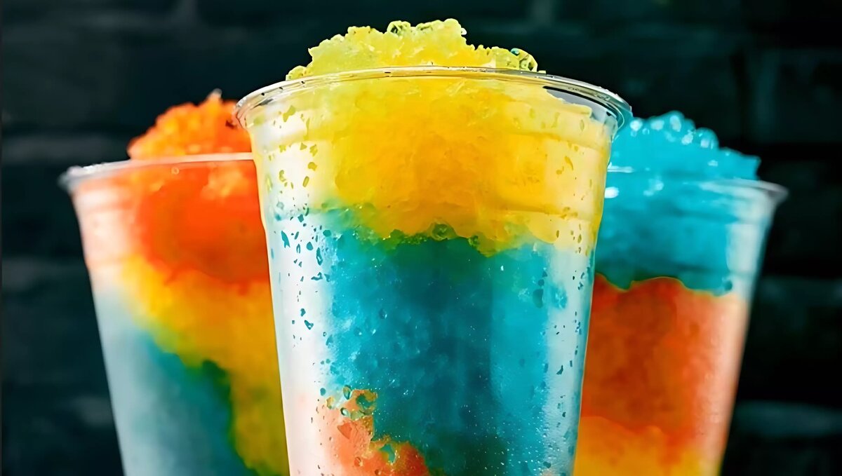     Врачи в Великобритании бьют тревогу. Уже второй ребенок с начала года попал в больницу после того, как выпил клубничный смузи. У четырехлетнего малыша начались галлюцинации. Он буквально расцарапал себе все лицо. Медики назвали опасный компонент — это E422.