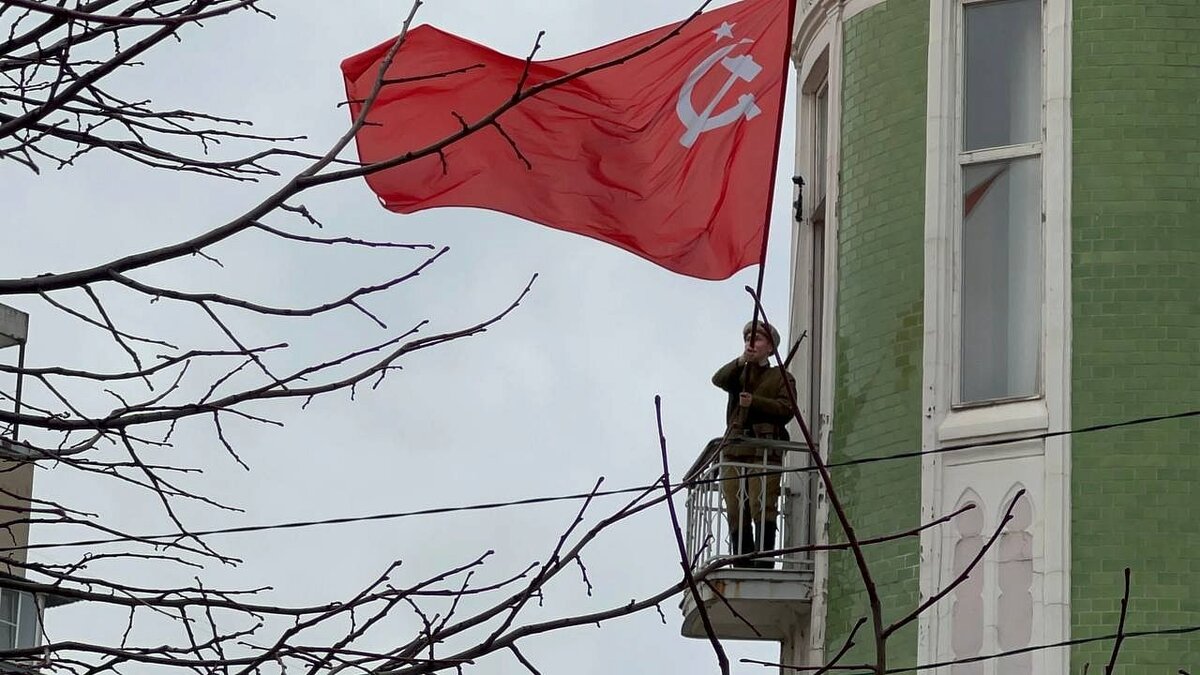    В сквере имени Жукова инсценировали бой за освобождение Краснодара. Фото: телеканал «Краснодар»