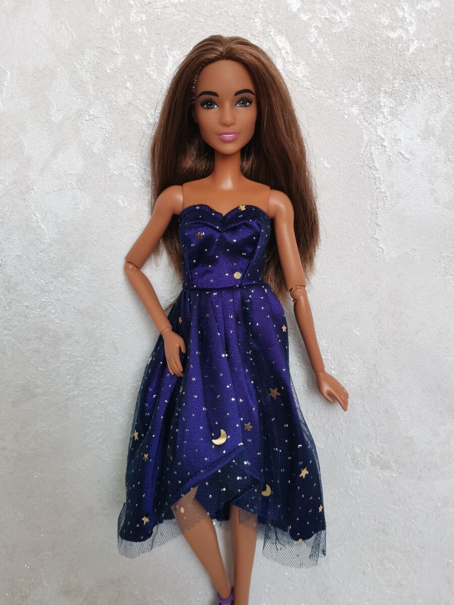 Очень мне нравится Джун, и даже нет желания пересаживать ее на мтм-тело -  у нее очень красивые плечики, спортивные, но при этом аккуратные.