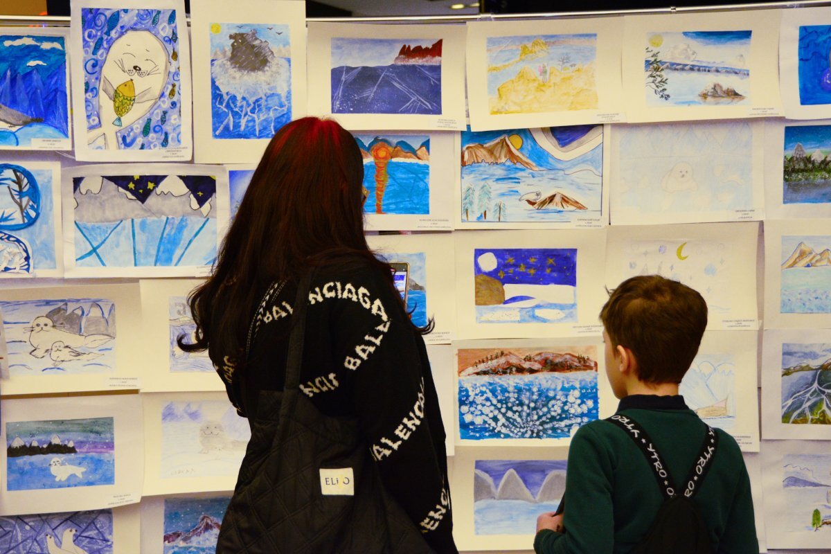    Призы для юных творцов.