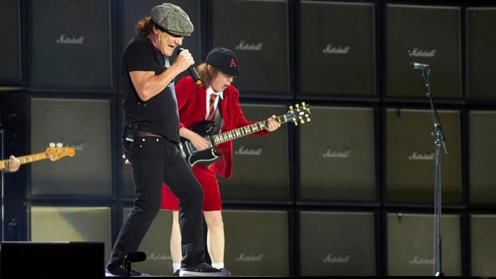Концерты AC/DC сорвались из-за проблем со слухом у вокалиста - Собеседник
