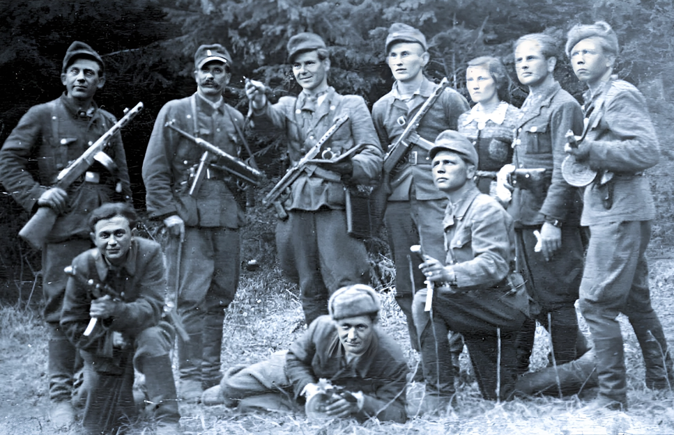 Одна из бандеровских шаек на западе Украины.