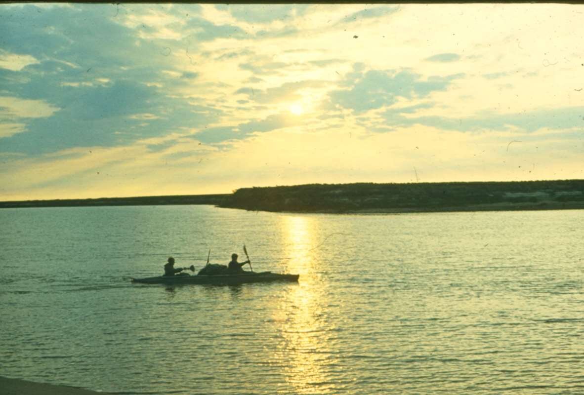    Наша байдарка на реке Ясавэй. Фото 1989 г. из архива автора. stalker