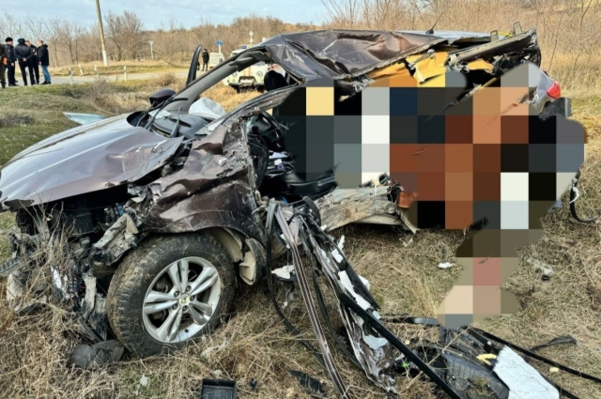    Удар поезда пришёлся на левую часть иномарки.