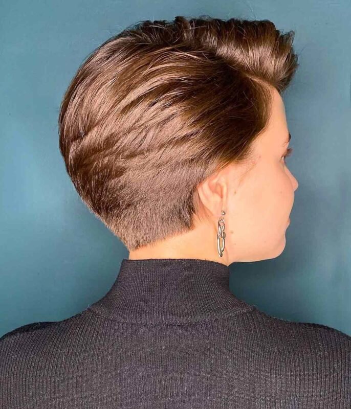 Короткие женские стрижки на темные волосы 2023 (90 фото)
