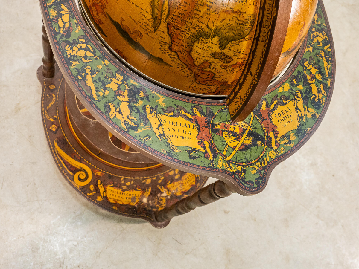 Винтажный барный шкаф в виде глобуса 1960-х гг. из коллекции Alter Ego Home