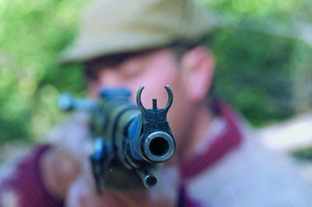    Стрелял мужчина несколько раз.