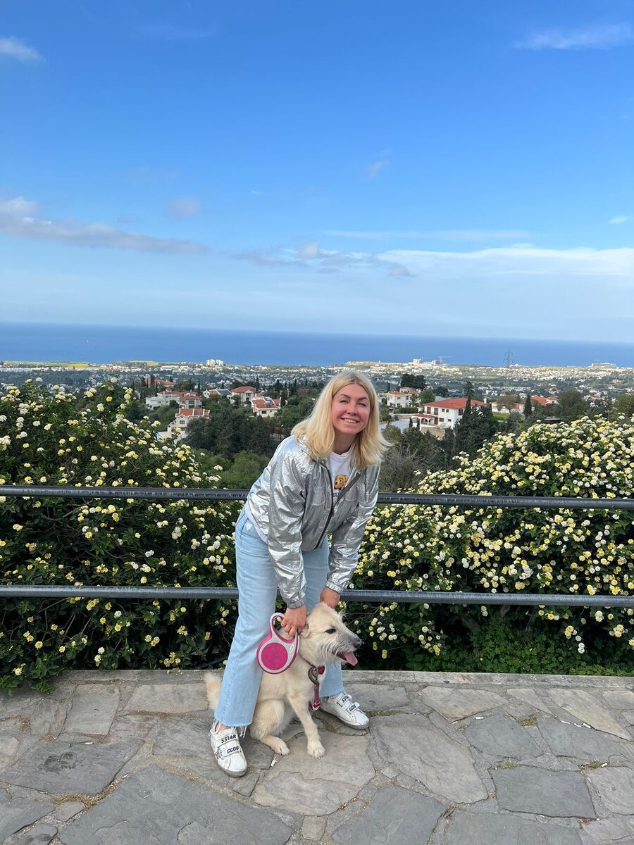 Лариса и Дуся, веселые и счастливые.