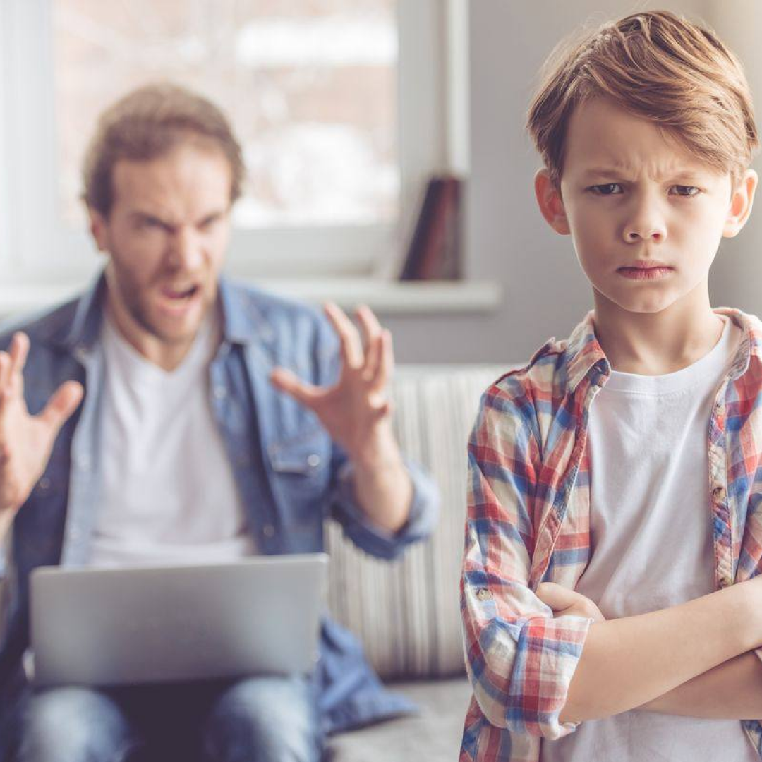 His parents believe that she. Подростки и родители. Виноватый ребенок. Родители недовольны ребенком. Игнорирование ребенка родителями.