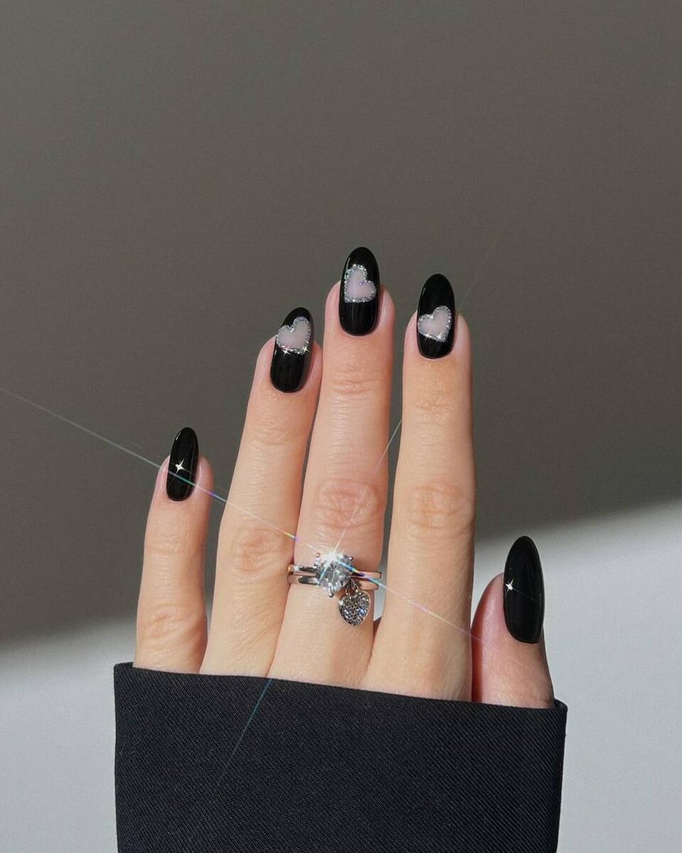 Маникюр с сердечками на короткие. Маникюр на 14 февраля 2024. Маникюр февраль 2022. Романтический маникюр. Идеи маникюра на 14 февраля.