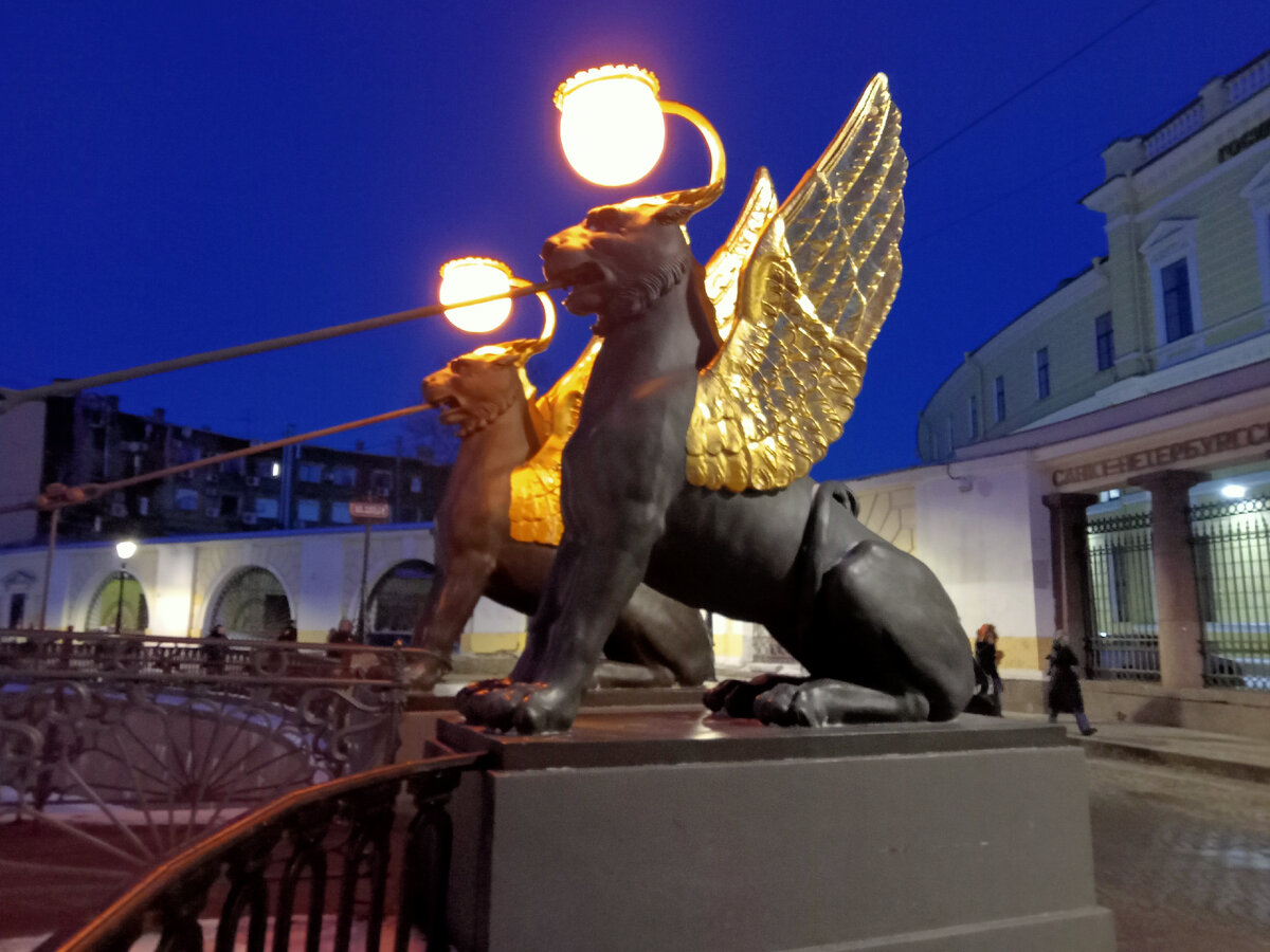 Вечерний Банковский и канал Грибоедова. Фото автора