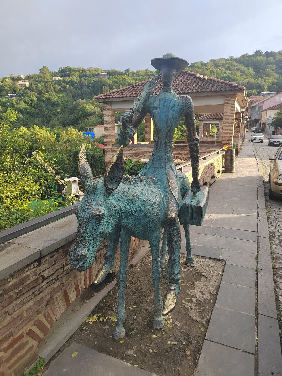 Скульптура Доктор на осле