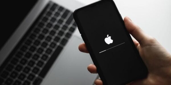  Как и большинство задач на iPhone, поддерживать устройство в актуальном состоянии довольно просто.